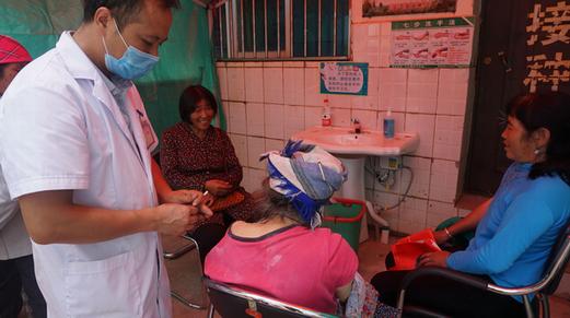 為群眾創(chuàng)造了不出家門享受中醫(yī)藥服務的機會,通過健康咨詢,健康教育
